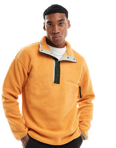 Vestes en polaire Sherpa camouflage en polyester recyclé, coupe classique, avec poches poitrine et poches zippées sur les manches, pour hommes, vente en gros - Product Image 1