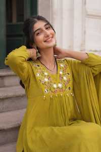 Ensemble Kurta long brodé en coton pour femme avec pantalon et dupatta en pur coton - Product Image 4