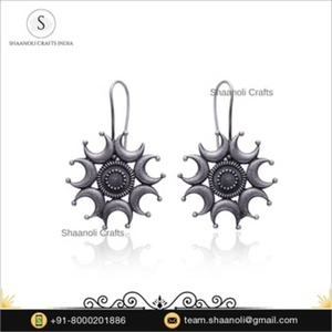 Pendientes de plata hechos a mano en India, con acabado oxidado y pulido antiguo, en forma de corazón, con gancho, para mujer, para boda, compromiso, aniversario. - Product Image 3