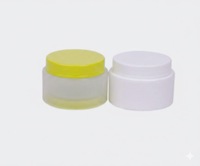 Pots et contenants cosmétiques de qualité supérieure pour crèmes ou sérums biologiques et produits à base de plantes, disponibles à bon prix
