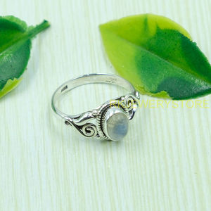 Bague en argent sterling 925 avec pierre de lune arc-en-ciel feu bleu, design artisanal, bijoux en pierre de lune, cadeau de Noël, cadeau d'anniversaire - Product Image 2