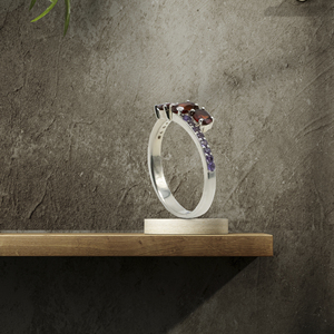 Anillo Brillante de Plata de Ley 925 con Baño de Rodio y Gema Roja con Banda de Circonita Cúbica Morada para Mujer - Product Image 3