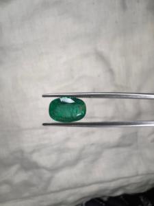 Émeraude naturelle zambienne de 2,03 carats, taille coussin, vert profond et intense, pierre précieuse de luxe, pierre brute pour haute joaillerie et designers - Product Image 1