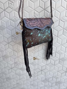 Bolso Bandolera de Cuero Repujado a Mano para Mujer con Borlas y Flecos, Cierre de Solapa Bohemio, Diseño Metálico, Elegante Bolso de Uso Diario - Product Image 2