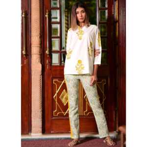 Ensemble de basiques blancs pour femmes avec hauts respirants à manches trois-quarts en coton et fibre de bambou, taille XS - Product Image 2