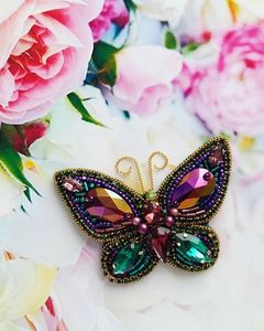 Premium Embroidery Beaded Brooch with Sparkling Crystal Pearl and Glass Bead Design - Product Image 2