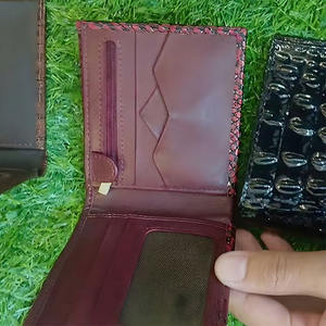 Portefeuille homme en cuir véritable de qualité supérieure, couleur vive, avec poche zippée, emplacements pour cartes, doublure en polyester, design élégant et tendance - Product Image 2