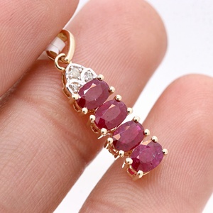 Colgante de Oro Amarillo Sólido de 14K con Rubíes Naturales Ovalados en Cuatro Líneas y Detalles de Diamantes, Joyería Fina, Memoria Jewels - Product Image 6
