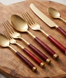 Ensemble de couverts plaqués or avec manches en bois, design minimaliste, couverts durables pour mariage et usage quotidien - Product Image 5