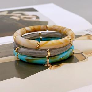 Brazalete de Resina Epoxi Hecho a Mano, Ecológico y Moderno con Cuentas Doradas, Técnica de Fundición Redonda por HASAN CRAFT - Product Image 5