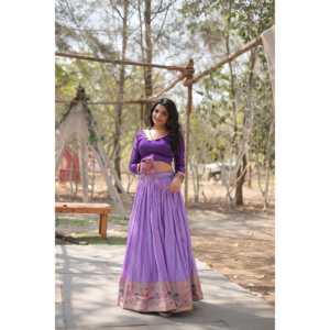 Ensemble femme en viscose jacquard avec bordure Kalamkari Jari Lehenga Choli - Product Image 3