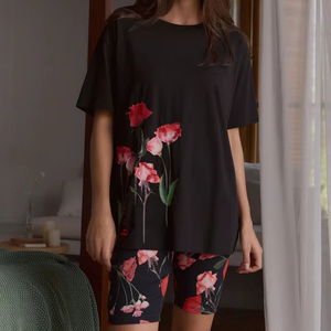 ชุดเสื้อยืดและกางเกงขาสั้นลำลองคุณภาพพรีเมียมสำหรับผู้หญิง ลายตัวอักษร พร้อมโลโก้สั่งทำพิเศษ ผ้าฝ้ายฟลีซ 100% บริการ OEM - Product Image 1