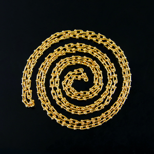 Collier long de luxe couleur or pour mariage à Dubaï, plaqué or 21 carats, chaîne fer à cheval de style italien pour femme, idéal pour événements et soirées - Product Image 1