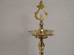 Latón tradicional Kuthuvilakku Nachiyarkovil hecho a mano Diya inauguración Pooja lámpara decoración del hogar - Product Image 2