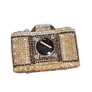 กระเป๋าคลัทช์ดีไซน์กล้องถ่ายรูปคริสตัลสุดหรูสำหรับผู้หญิง กระเป๋าถือสำหรับงานปาร์ตี้ระดับพรีเมียม กระเป๋าออกงานกลางคืนประดับด้วยคริสตัลสีทอง - Product Image 1