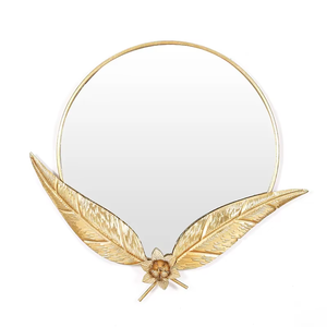 Miroir élégant en métal de haute qualité, qui se révèle finalement une fusion radieuse de résilience, de raffinement et d'art lumineux. - Product Image 2