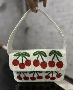 Sac à main en coton brodé fait main avec motif cerise, forme rectangulaire, artisanat textile - Product Image 1