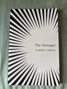 El extraño de Albert Camus, libro en inglés de bolsillo, novela de literatura clásica moderna - Product Image 3