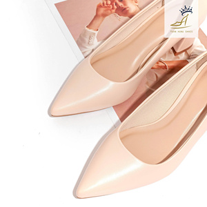 Fabricant vietnamien OEM/ODM – Escarpins confortables à bout pointu en PU souple et satin pour femme, talons de 5 cm à enfiler - Product Image 5