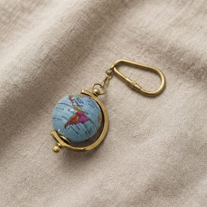 Porte-clés globe antique en laiton, globe terrestre rotatif, cadeau sur le thème du voyage, cadeau pour professeur de géographie, cadeau pour les amateurs d'aventure - Product Image 2