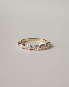 Anillo de Boda con Cinco Diamantes Cultivados en Laboratorio con Corte de Pera, Oro Sólido de 14K, Regalo de Aniversario de Lujo - Product Image 1