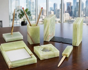 Ensemble de bureau en onyx vert poli avec porte-stylo, plateau et presse-papiers - Product Image 3