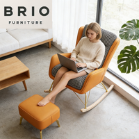 Chaise à bascule en vente chaude pour la chambre d'enfant, chaise à bascule avec dossier haut, accoudoirs et coussin rembourré, chaise à bascule pour chambre d'enfant