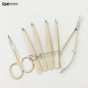 Pinzas para Cejas RMI, Producto Más Popular, Color Nude con Recubrimiento en Polvo / Punta Plateada de Acero Inoxidable con Resorte / Set de Tijeras para Cutículas - Product Image 2