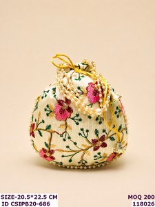 Sac Potli en tissu brodé indien, broderie florale, perles, motifs identiques des deux côtés, Craftstages International, pour cadeaux de mariage, spécial - Product Image 3
