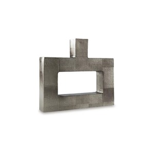 Vase de table moderne en métal architectural, fait main, finition argentée, 39 cm de hauteur, texture géométrique, décoration - Product Image 3