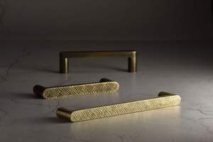 Poignée de porte en laiton doré, poignée de traction élégante, poignée en laiton ligne platine, poignée de porte arquée de luxe, poignée de traction Majesté - Product Image 2