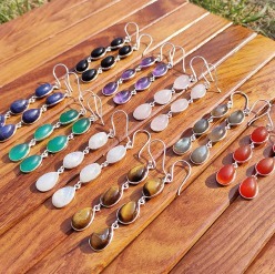 Boucles d'oreilles créoles en pierres précieuses de haute qualité, légères, couleur or, pour usage quotidien, disponibles au prix de gros - Product Image 4