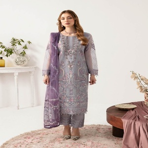 Organza Brodé Pakistanais Panjabi Robes pour femmes sur Organza Trois Pièces costumes Pakistanais Designers par Ramsha Vol M-11 - Product Image 2