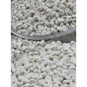 Granulés de carbonate de calcium blanc pour la fabrication de plastiques, matière première - Product Image 3