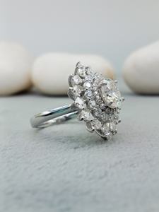 แหวนแต่งงานทรงเจ้าหญิงทันสมัยจาก D'VINS JEWELS ประดับเพชรทรงบริลเลียนต์สี D ขาว โรสโกลด์ พร้อมใบรับรอง - Product Image 3