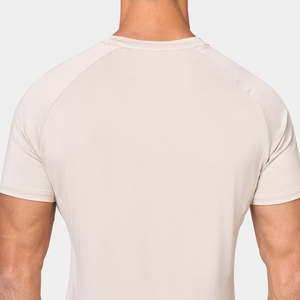 T-shirts de sport élégants pour hommes, pour l'entraînement, la course à pied, le fitness, tissu respirant extensible, séchage rapide, coupe athlétique. - Product Image 6