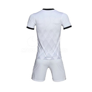 Vêtements de sport respirants pour hommes, uniforme de football, technologie de séchage rapide, ensemble léger de maillot et short pour joueurs de football dédiés - Product Image 2
