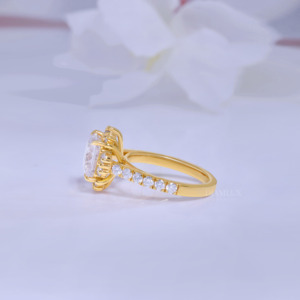 Anillo de Compromiso de Oro de 10K con Moissanita, Corte Princesa, Halo de Diamantes Creados, Joyería Glamurosa para Mujer - Product Image 6