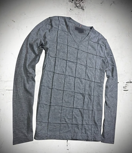 Camiseta de Manga Larga Personalizada para Hombre, 280 GSM, Diseño a Cuadros, 100% Algodón, Cuello en V, Borde Crudo, Estilo Urbano, Corte Ajustado - Product Image 5