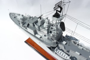HR.MS. Modelo de Barco de Guerra Holandés FRIESLAND Hecho a Mano en Madera por Fabricante Vietnamita para Decoración, Colección o Regalo - Product Image 4