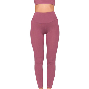 Leggings de sport pour femme, coupe ajustée, taille haute, matière résistante, non transparente, avec poches. - Product Image 1