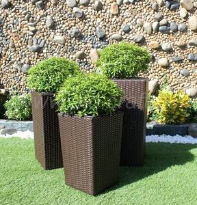 Ensemble de pots de fleurs en rotin PE de qualité supérieure pour patio et balcon - Product Image 1