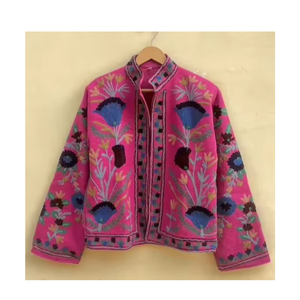Elegante Blazer Suzani, Chaqueta Bordada a Mano, Prenda Étnica de Fusión para Mujeres Modernas - Product Image 1