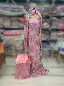 Ensemble en tissu Gorgorad assorti, comprenant un châle bleu roi et or et un dirac Fransawi rouge rubis avec motif jacquard tourbillonnant ton sur ton - Product Image 3