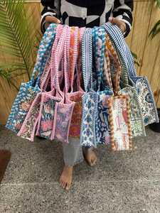 Sacs fourre-tout mini matelassés en coton (10-100 pièces), sacs à main imprimés floraux pour femme, sacs fourre-tout de mariée, sacs fourre-tout cadeaux pour fêtes de filles - Product Image 2