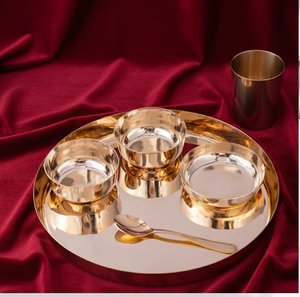 Service de table moderne en bronze Kansa avec des bols à bord ondulé, des assiettes rondes et des gobelets, disponible à prix de gros. - Product Image 3