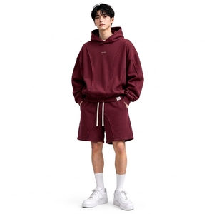 Ensemble survêtement décontracté en coton pour homme avec sweat à capuche imprimé personnalisé et short, coupe ample, taille à cordon de serrage, poches latérales, collection printemps streetwear - Product Image 2