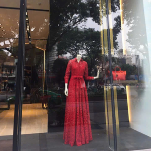 Maniquí de Cuerpo Entero sin Cabeza de Fibra de Vidrio Moderno y de Lujo, Soporte Flexible para Exhibición de Zapatos y Bufandas para Tiendas Minoristas OEM - Product Image 4