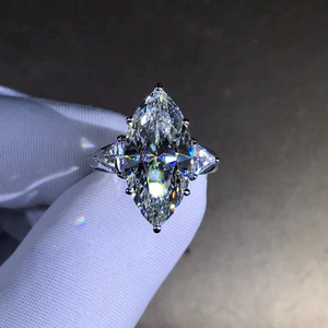 Anillo de Compromiso con Diamante Moissanite VVS de la Mejor Calidad, Joyería Fina Elegante y de Lujo para Regalo de Boda, Promesa o Aniversario - Product Image 2
