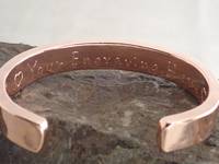 Bracelet manchette classique antique en cuivre pur fait main, gravé sur mesure, en métal massif, large et épais, bijou de guérison pour hommes et femmes